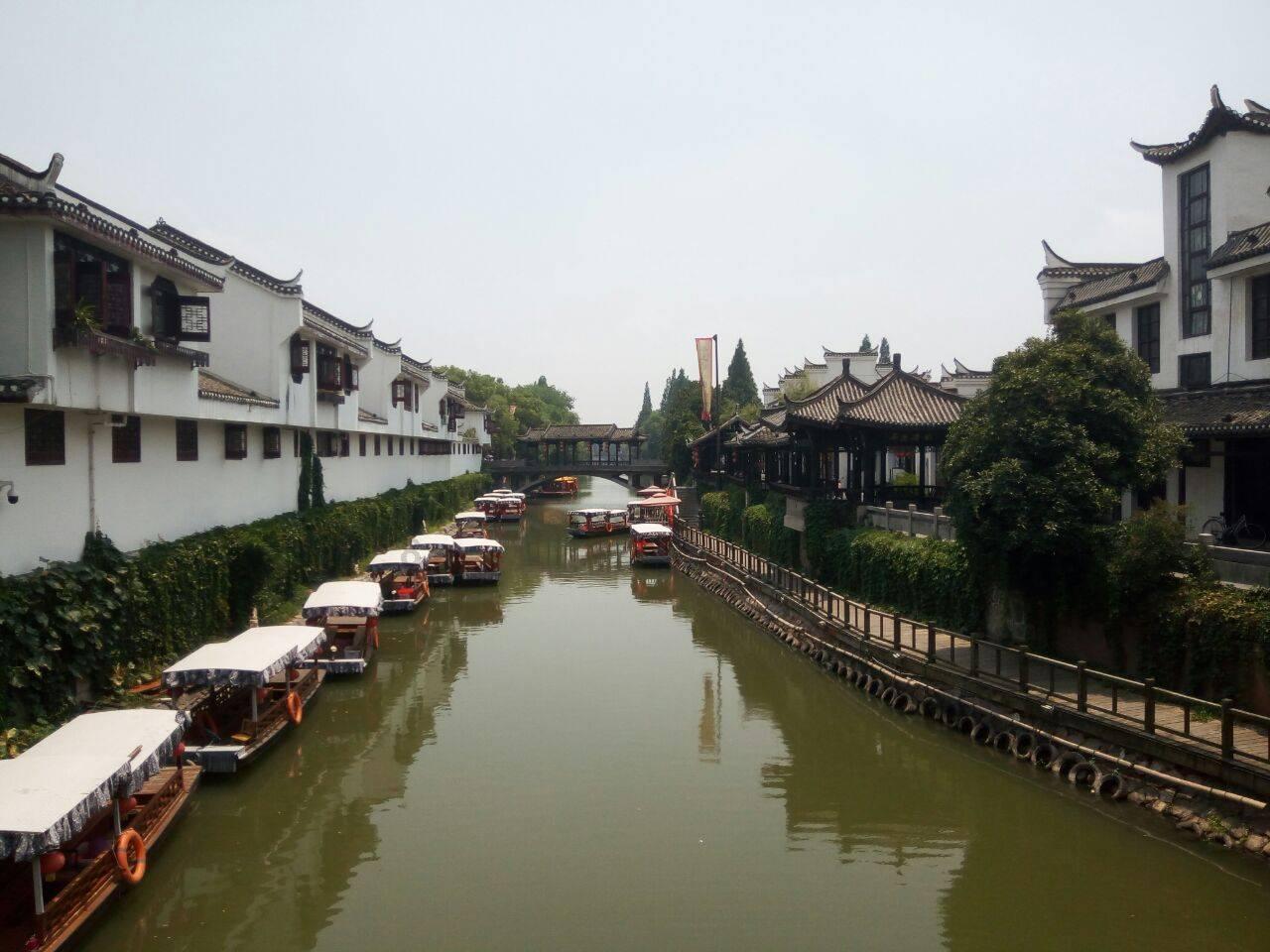 黑色不规则无袖半身裙,这样一身既性感又辣妹的穿搭,你会心动吗?-最新、最全面的信息交流平台